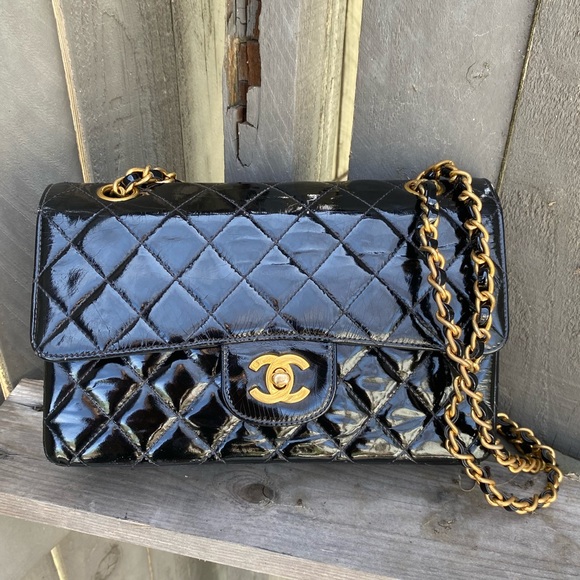 ⭐️BEAUTIFUL⭐️ CHANEL CLASSIC FLAP BAG MEDIUM 9 INCHES🔥 100% Authentic patent - Picture 3 of 17